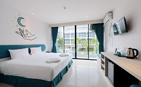 Moon Budget Hotel